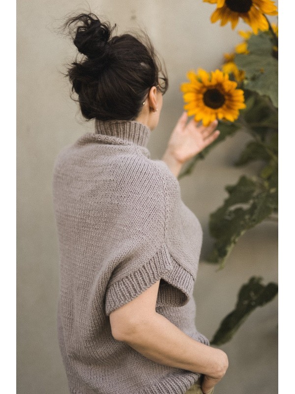 Seamless Vest Knitting Pattern – Mock Neck, Asymmetric Length & Rib Stitch Finish