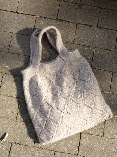 Grandma Felted Bag – knitting pattern (PDF)