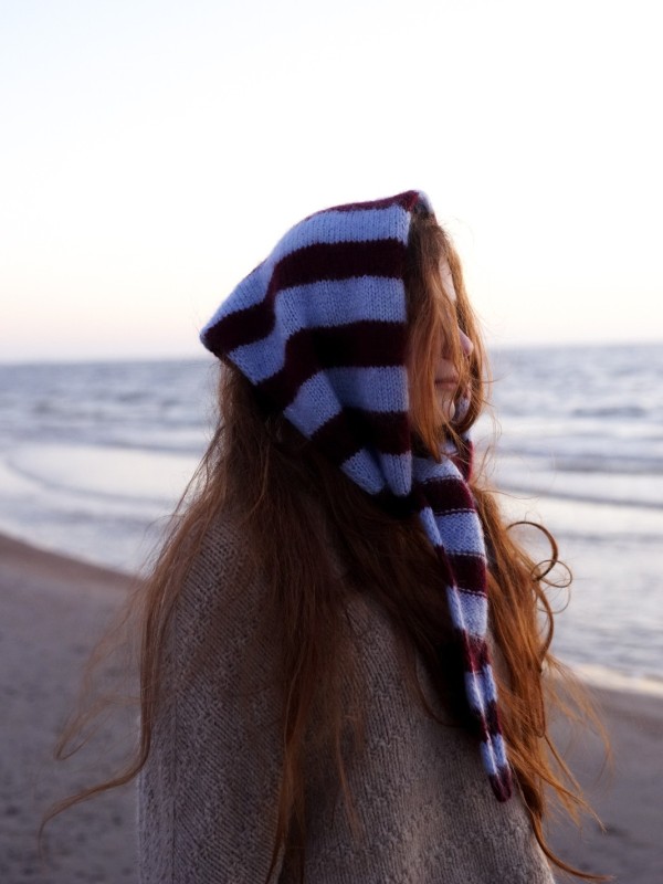 Ruke Headscarf knitting pattern striped hood scarf side view