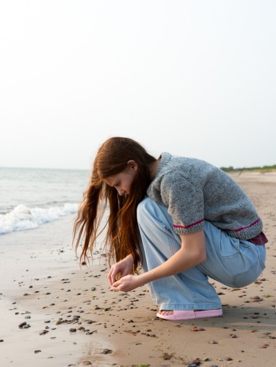 Ruke Amelie blouse knitting pattern cover model seaside minimal knit