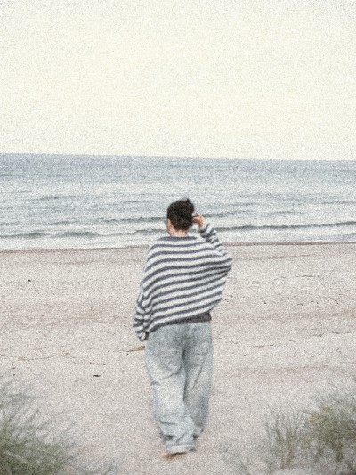 Marine sweater knitting pattern by Ruke Knit - oversized striped sweater back view by the sea