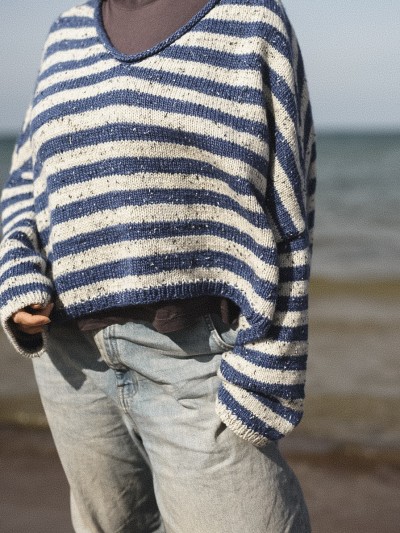 Marine sweater knitting pattern by Ruke Knit - blue and white striped sweater stitch detail