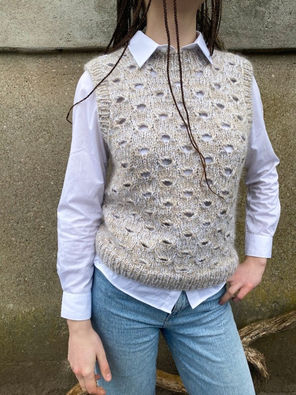 Ruke Smile Slipover Knitting Pattern – Waist-Length Lace Knit