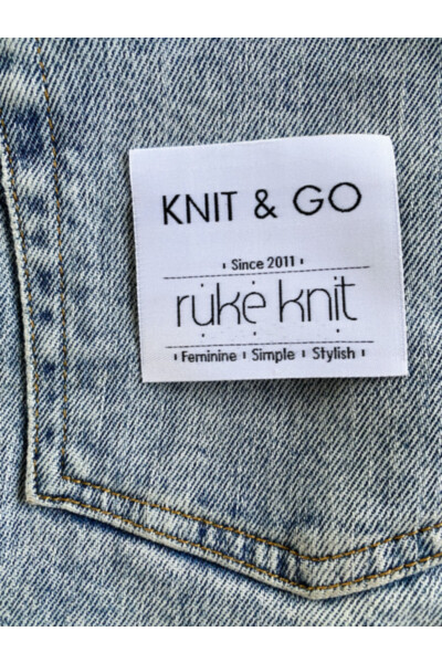 Woven label Knit and go