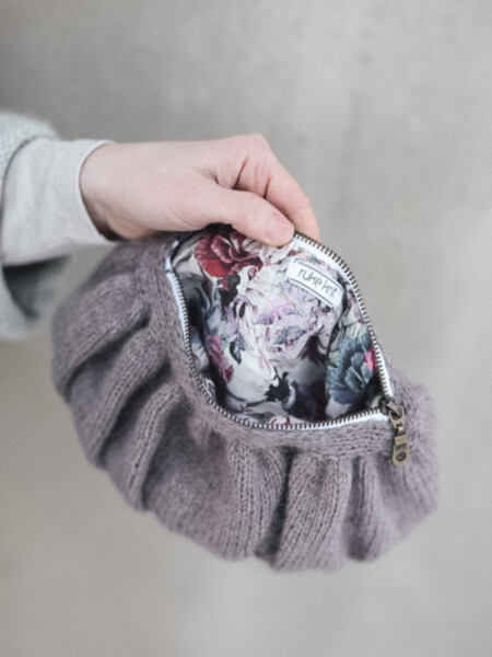 Knitting pattern for Romance clutch bag