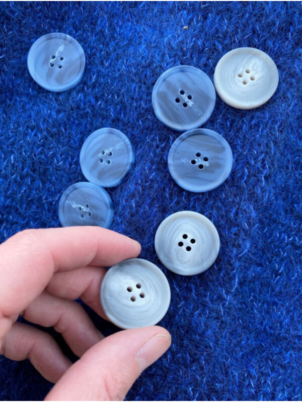 Buttons light grey Ruke knit