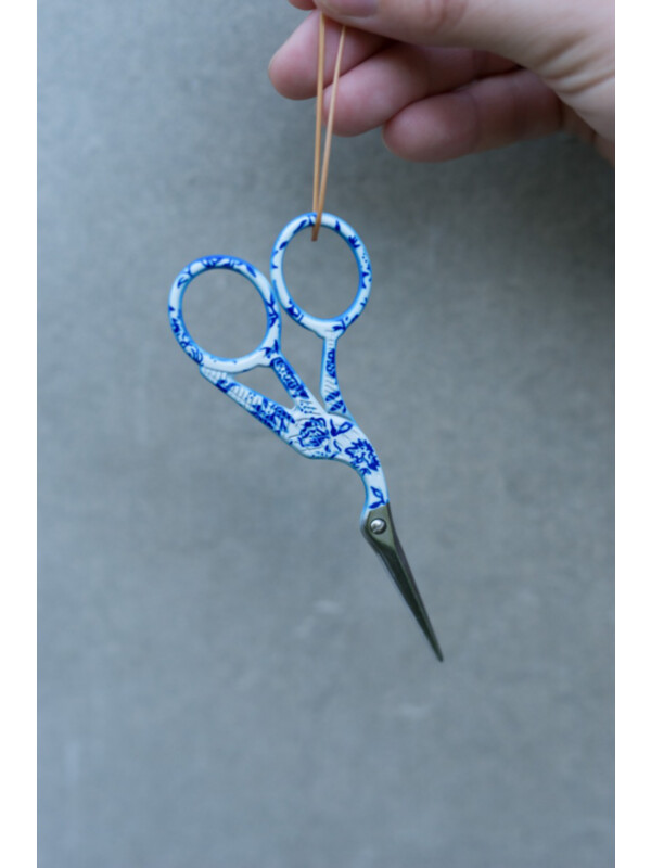 Blue flower scissors stork