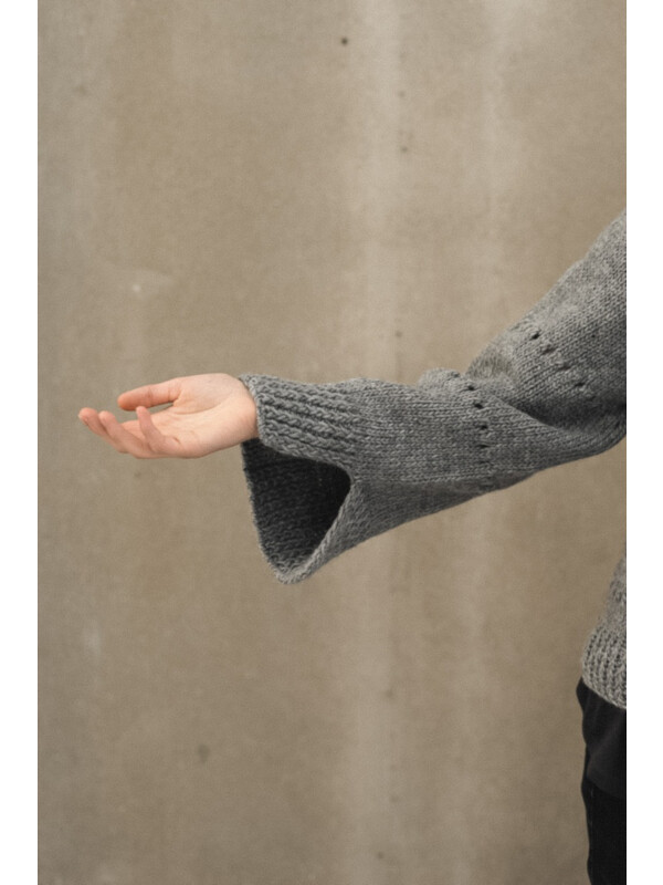 Slits of Cloudy sweater sleeve