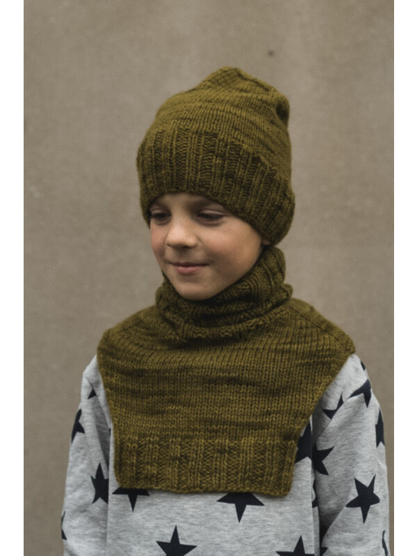 Knitting pattern for Hat and infinity scarf