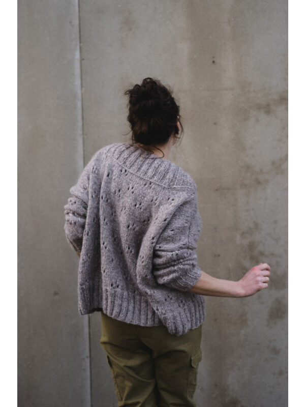 Knitting pattern for Air boxy v neck pullover by Ruke knit