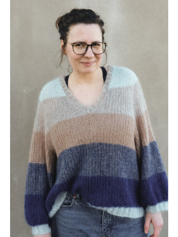 Knitting pattern for striped sweater 