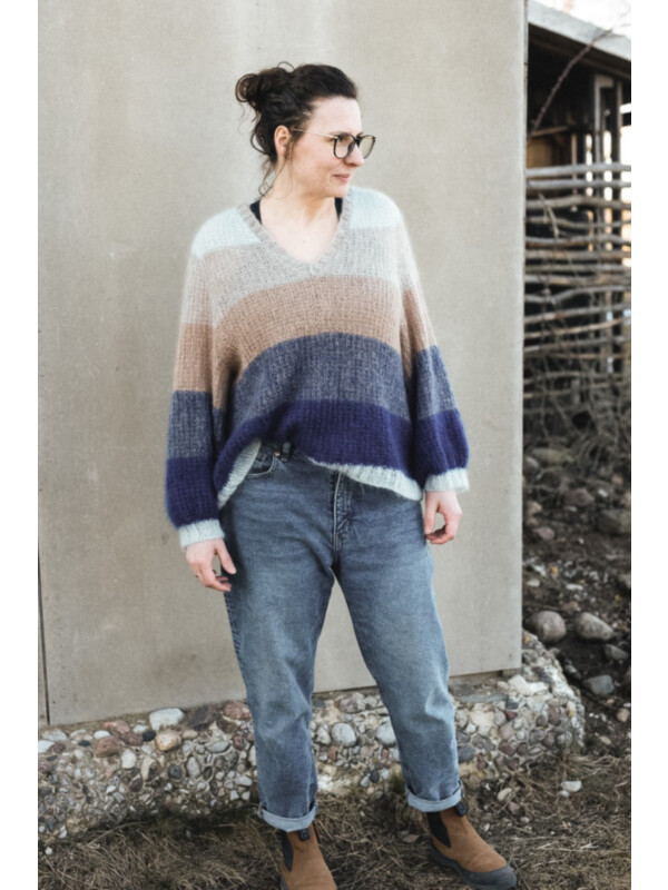 V-neck sweater knitting pattern